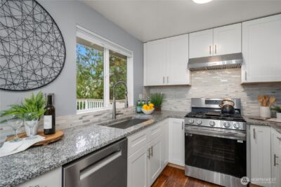 21239 NE 10th Place , Sammamish, WA 98074-6732 - Photo 12