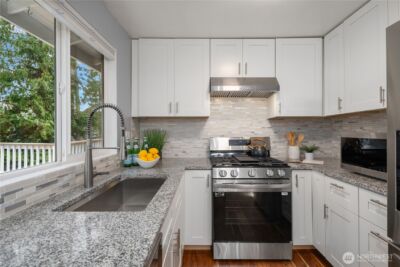 21239 NE 10th Place , Sammamish, WA 98074-6732 - Photo 13