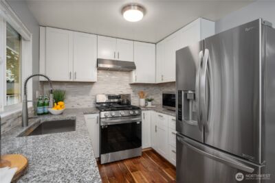 21239 NE 10th Place , Sammamish, WA 98074-6732 - Photo 14