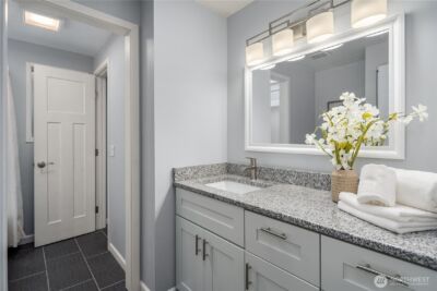 21239 NE 10th Place , Sammamish, WA 98074-6732 - Photo 18