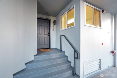 9039 NE Juanita Drive #306, Kirkland, WA 98034 - Photo 4