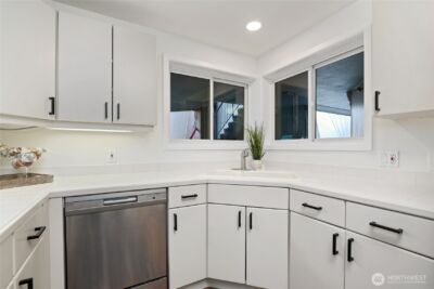 9039 NE Juanita Drive #306, Kirkland, WA 98034 - Photo 10