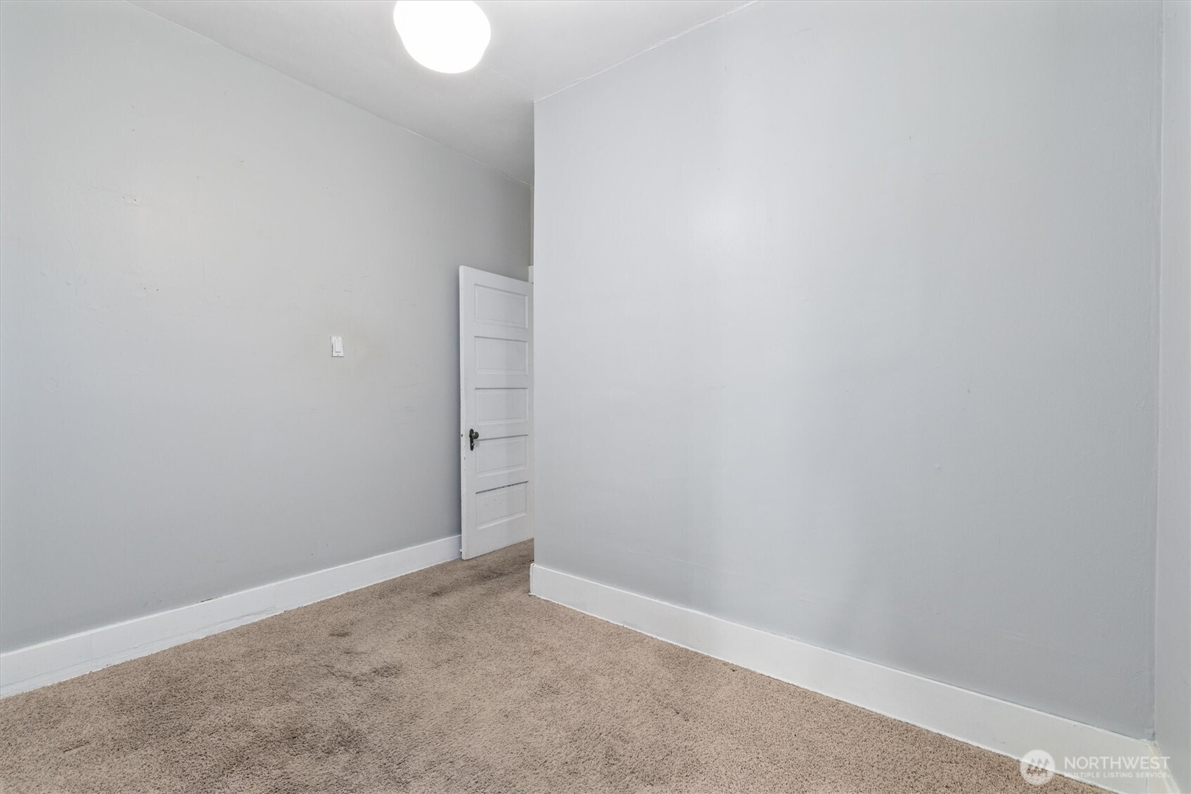 1721 3rd Avenue N, Seattle, WA 98109