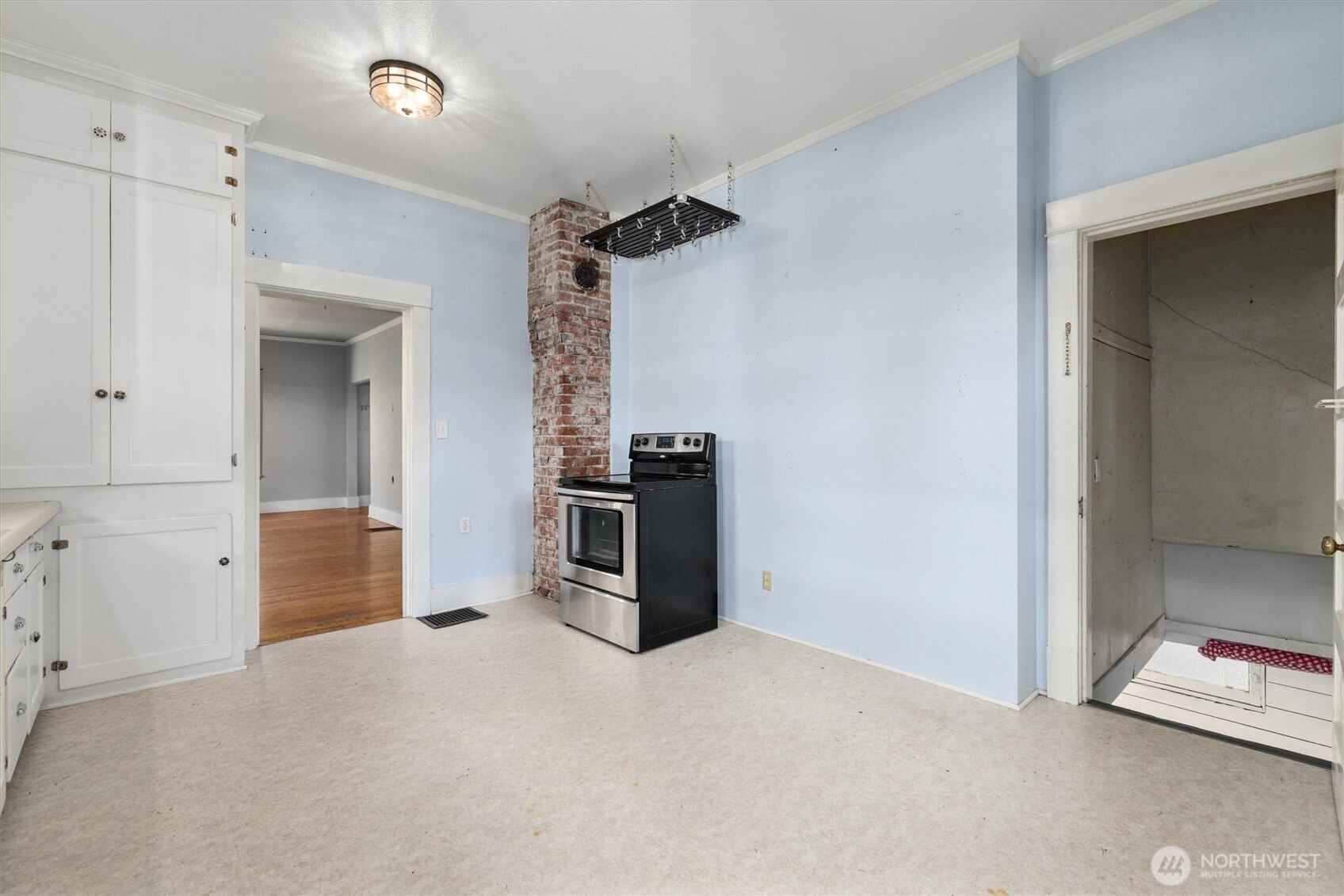 1721 3rd Avenue N, Seattle, WA 98109