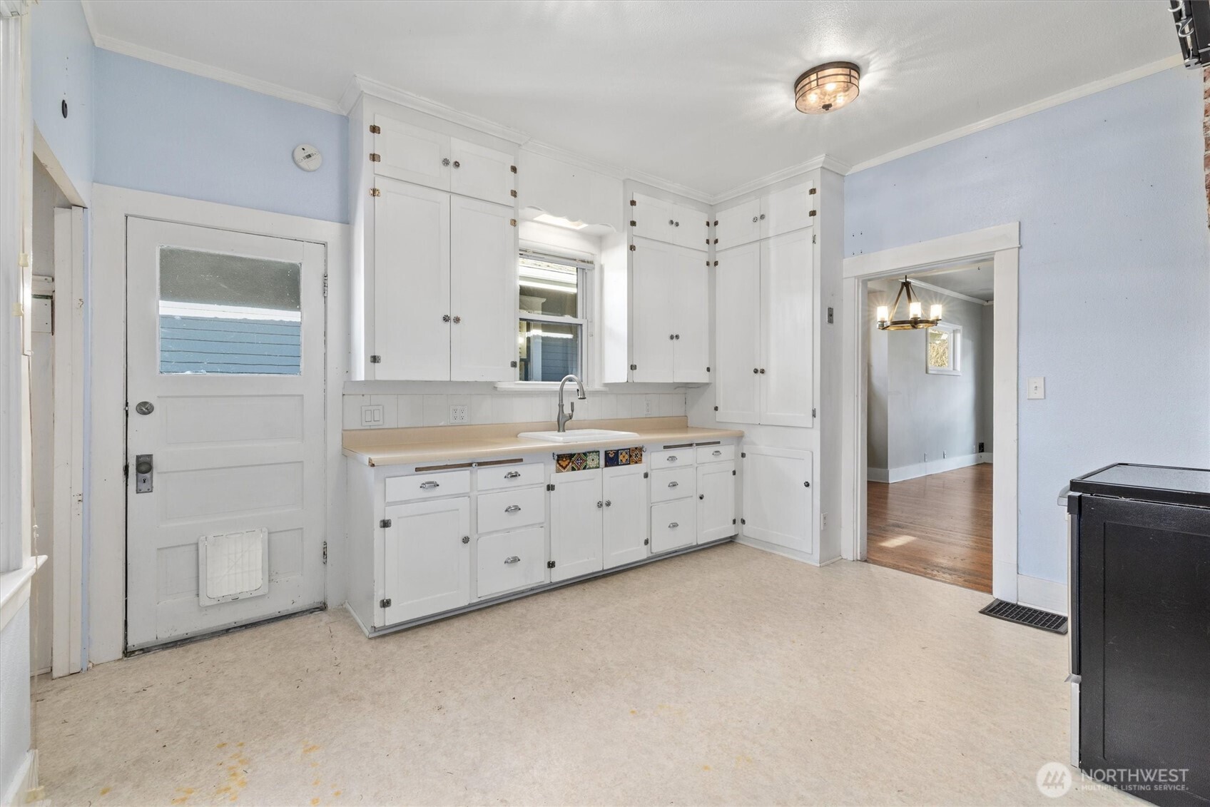 1721 3rd Avenue N, Seattle, WA 98109