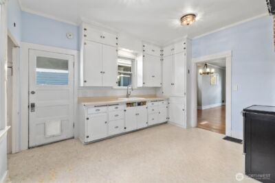 1721 3rd Avenue N, Seattle, WA 98109 - Photo 23