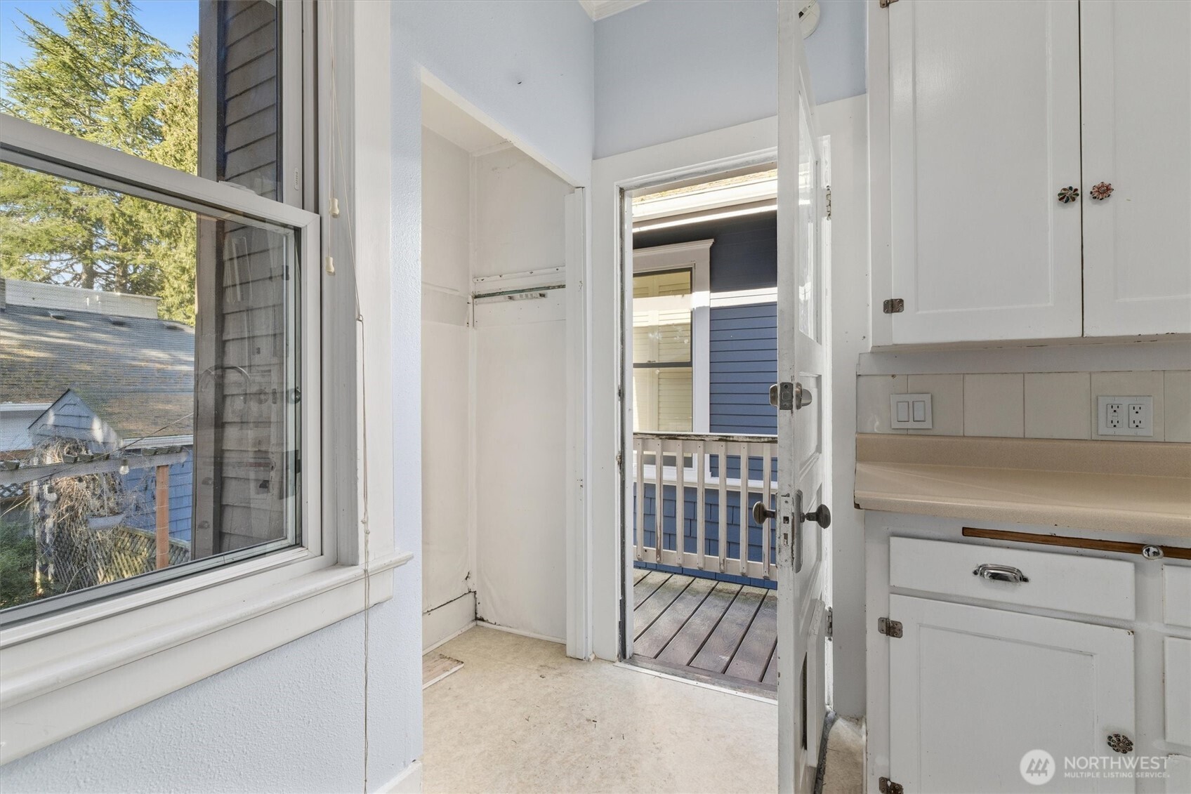 1721 3rd Avenue N, Seattle, WA 98109