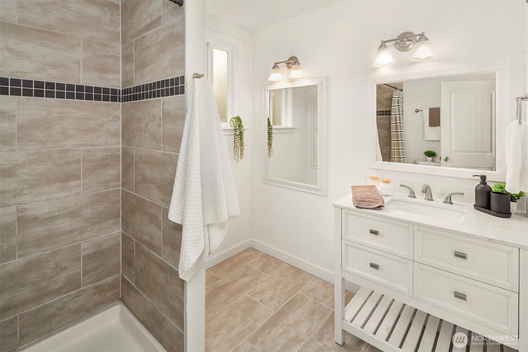 14004 17th Avenue NE, Seattle, WA 98125