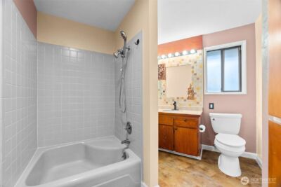 1406 Evergreen Park Lane SW, Olympia, WA 98502 - Photo 17