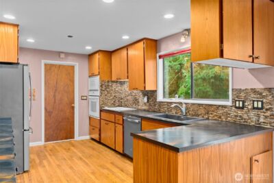 1406 Evergreen Park Lane SW, Olympia, WA 98502 - Photo 10