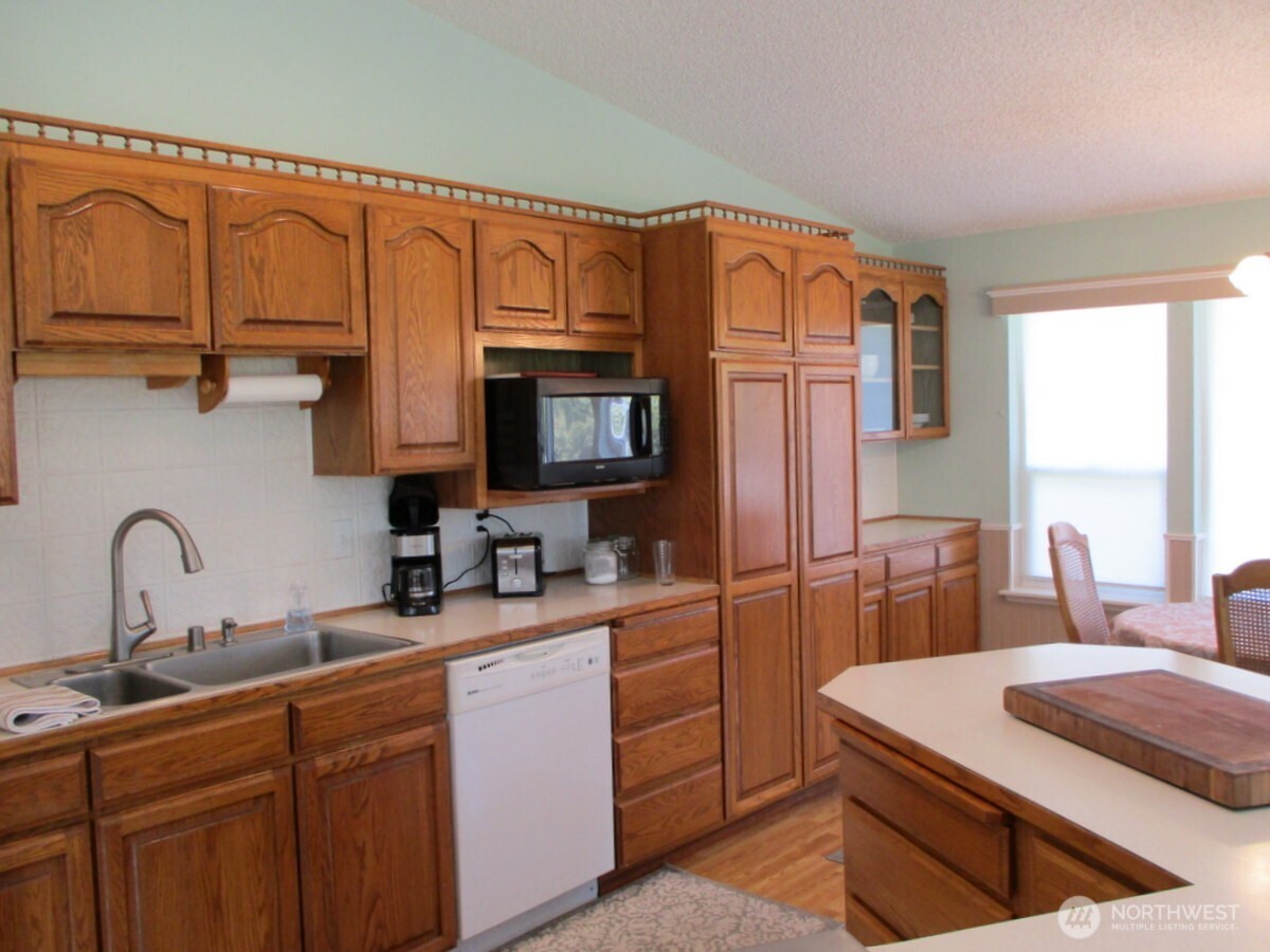 448 Octopus Avenue NE, Ocean Shores, WA 98569