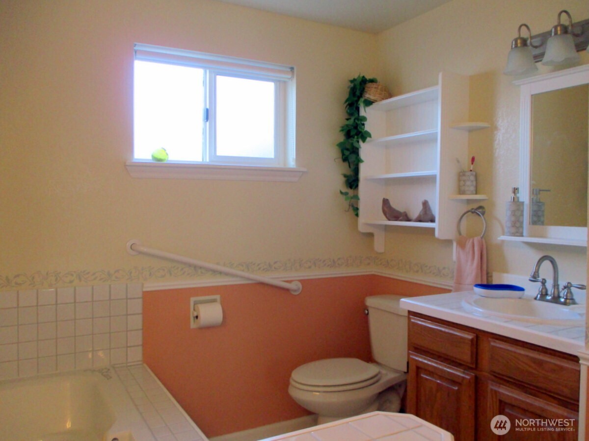 448 Octopus Avenue NE, Ocean Shores, WA 98569