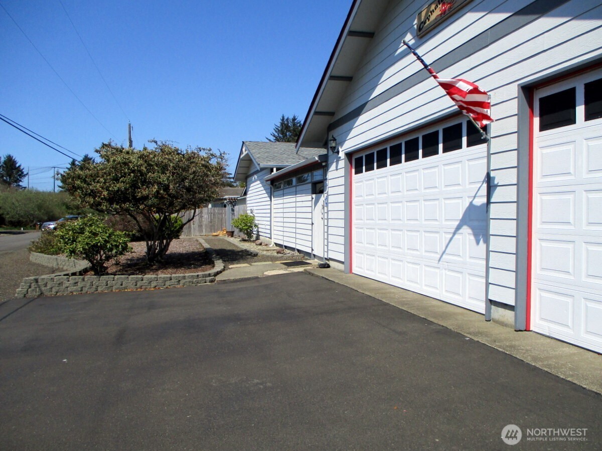 448 Octopus Avenue NE, Ocean Shores, WA 98569