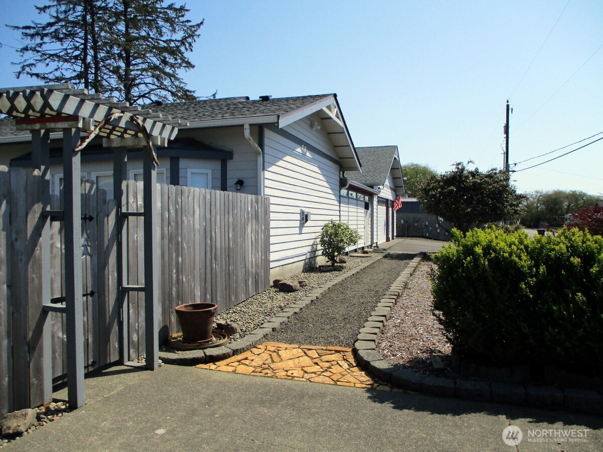 448 Octopus Avenue NE, Ocean Shores, WA 98569