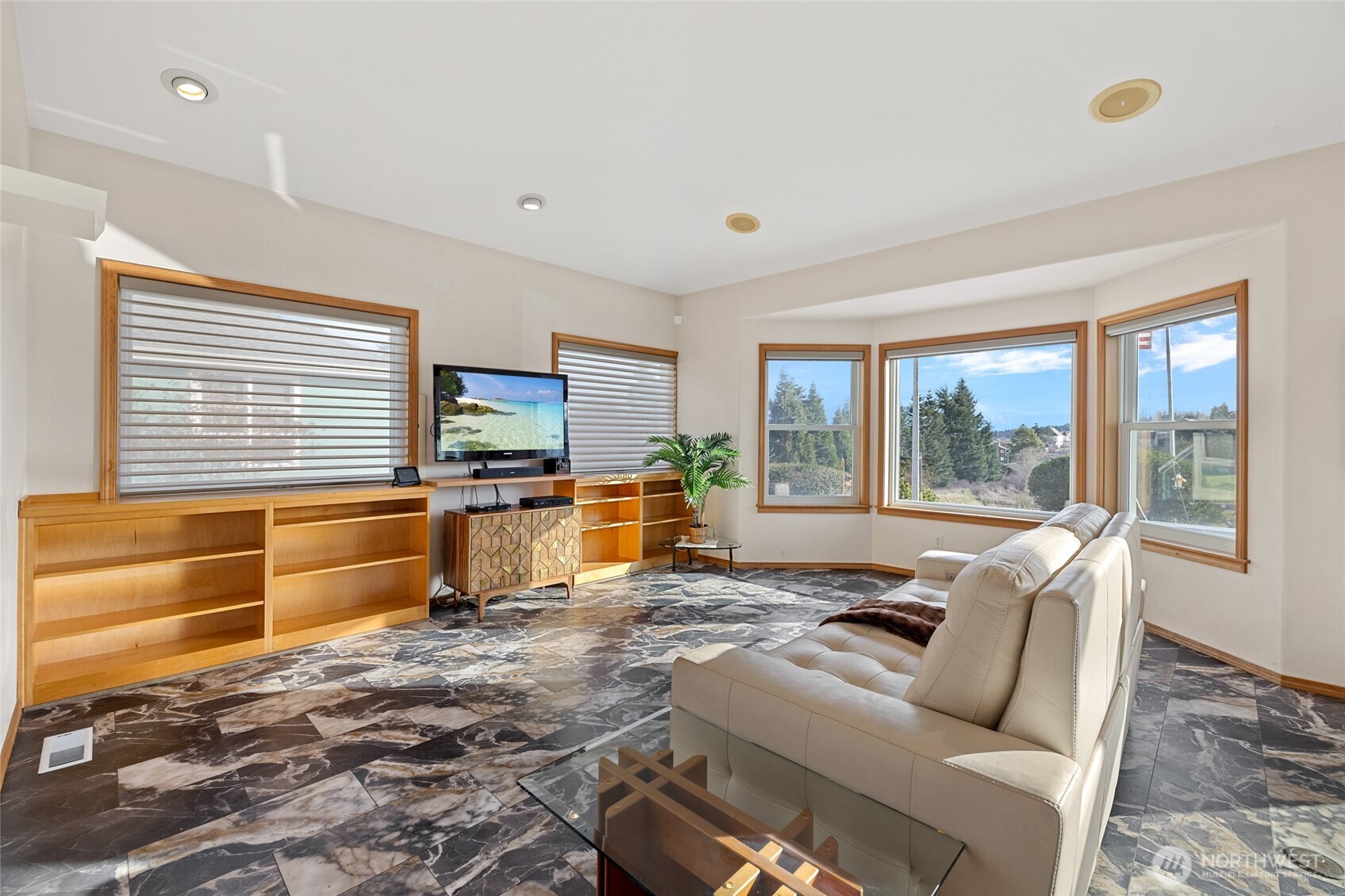 802 NW Krueger Street , Coupeville, WA 98239