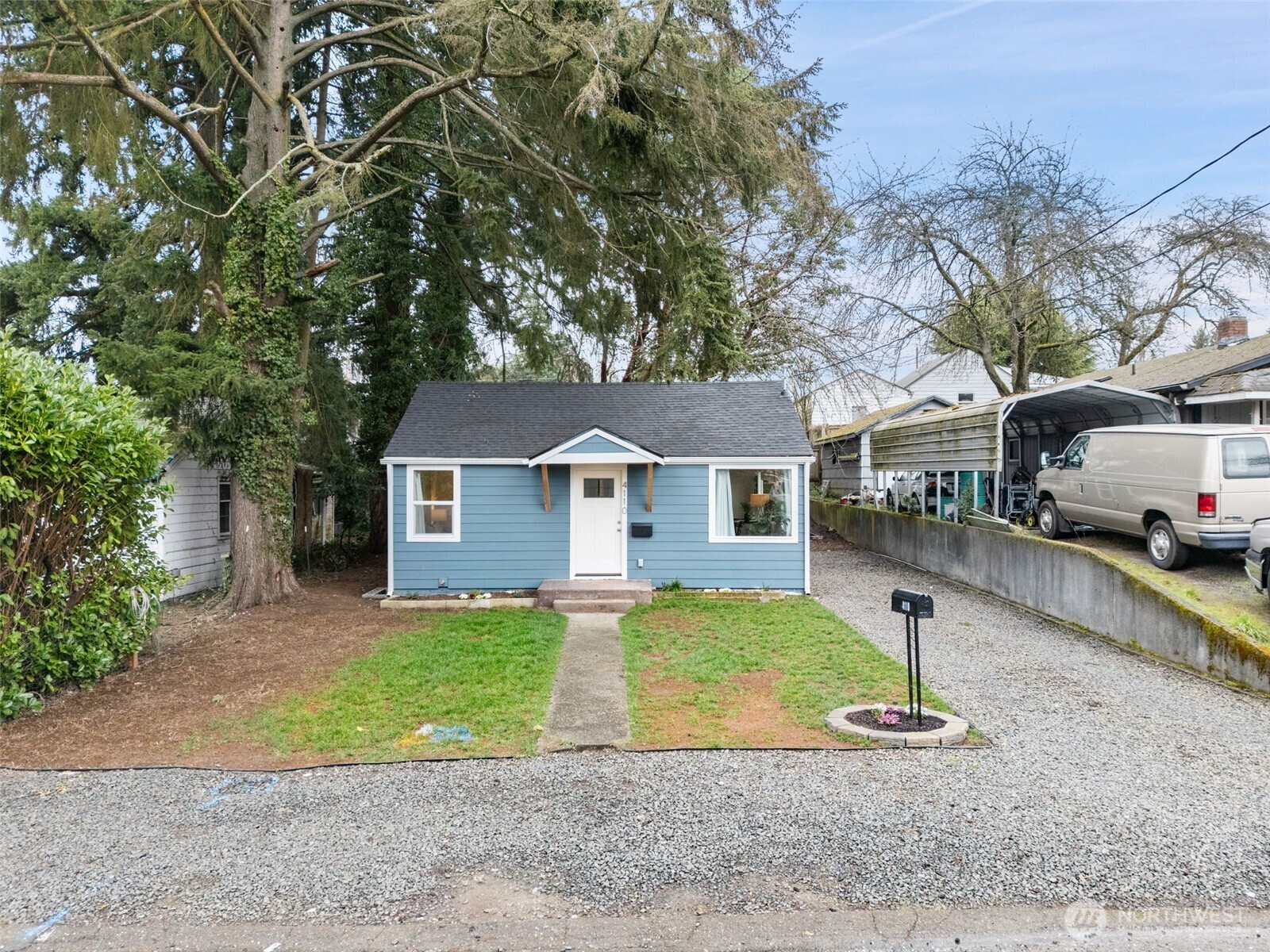4110 W J Street , Bremerton, WA 98312
