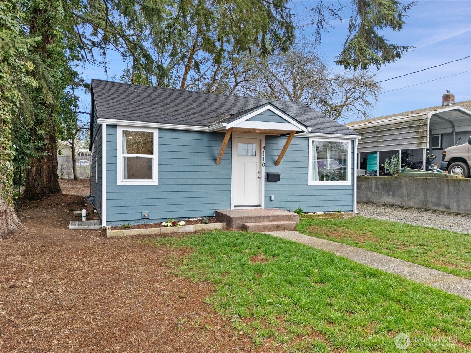 4110 W J Street , Bremerton, WA 98312