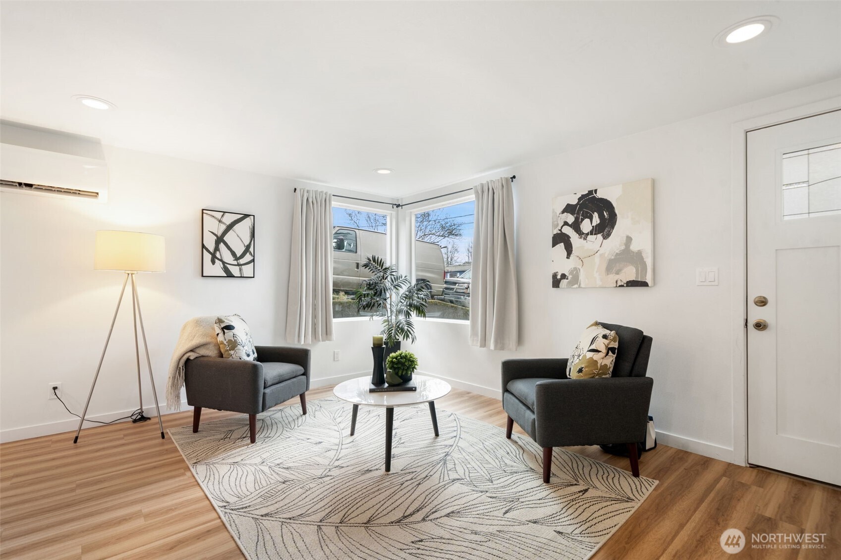 4110 W J Street , Bremerton, WA 98312