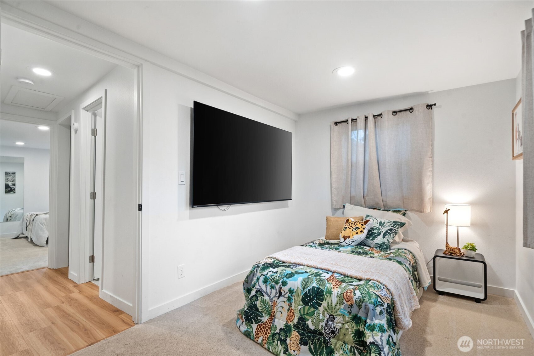 4110 W J Street , Bremerton, WA 98312