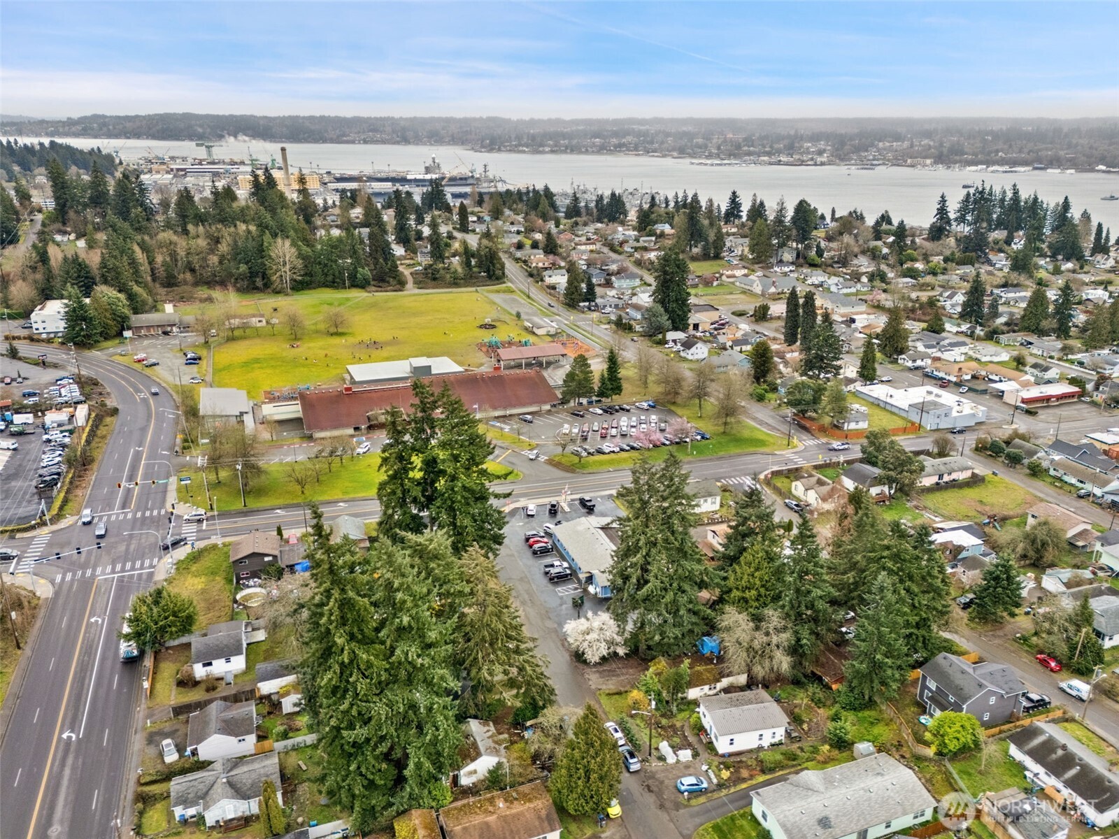 4110 W J Street , Bremerton, WA 98312