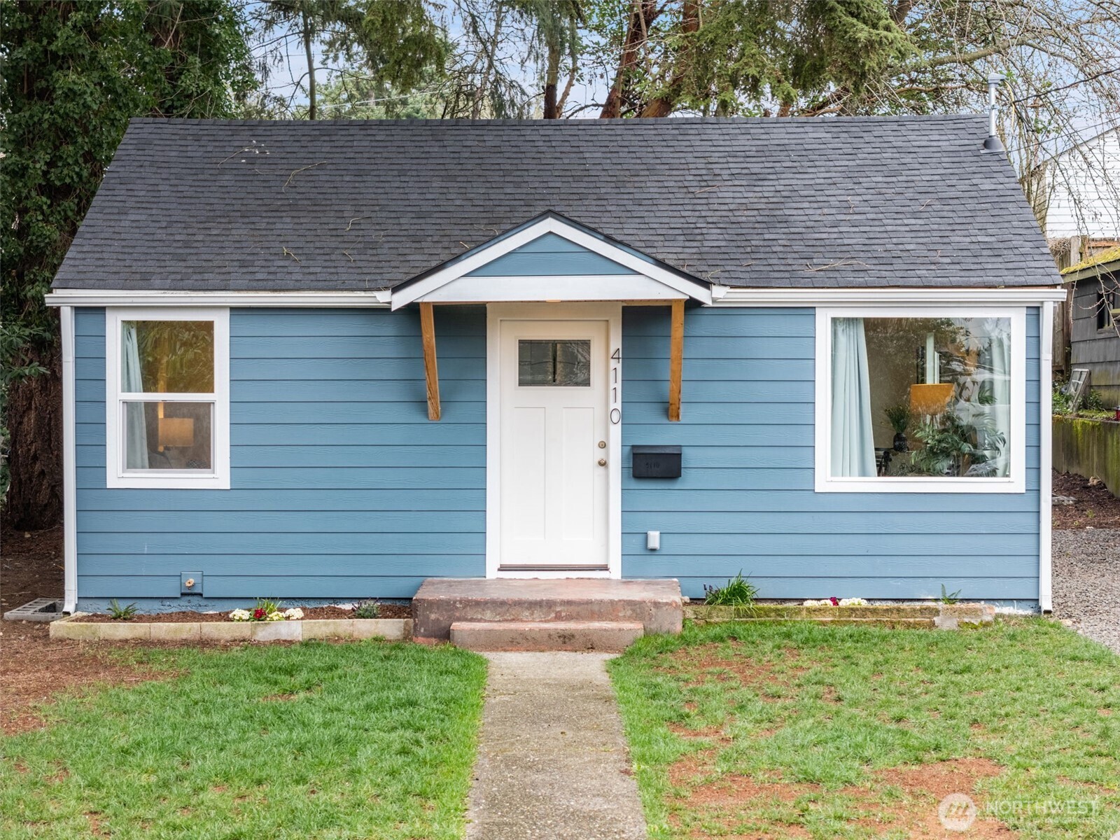 4110 W J Street , Bremerton, WA 98312
