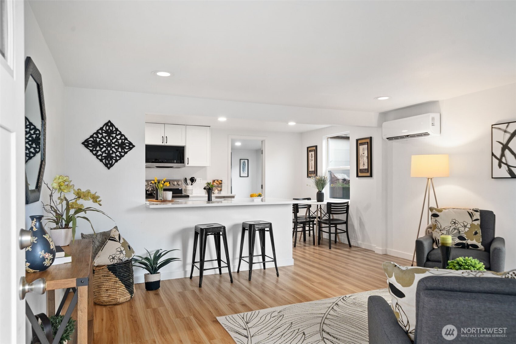 4110 W J Street , Bremerton, WA 98312