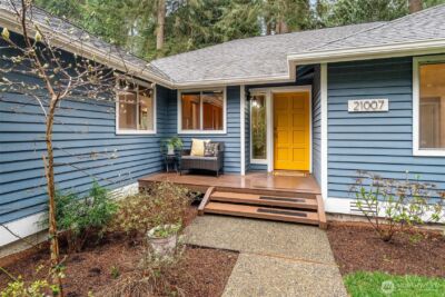 21007 Pioneer Way , Edmonds, WA 98026 - Photo 2