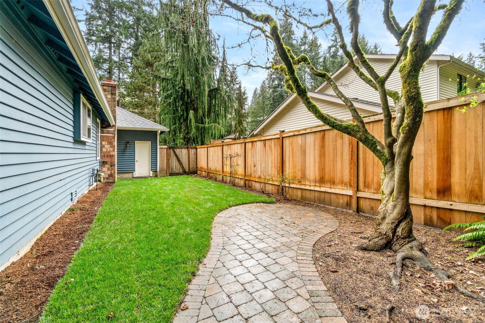 21007 Pioneer Way , Edmonds, WA 98026