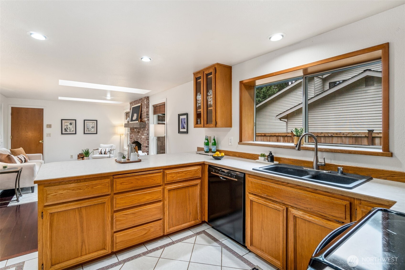 21007 Pioneer Way , Edmonds, WA 98026