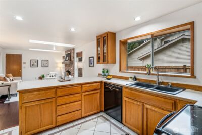 21007 Pioneer Way , Edmonds, WA 98026 - Photo 9