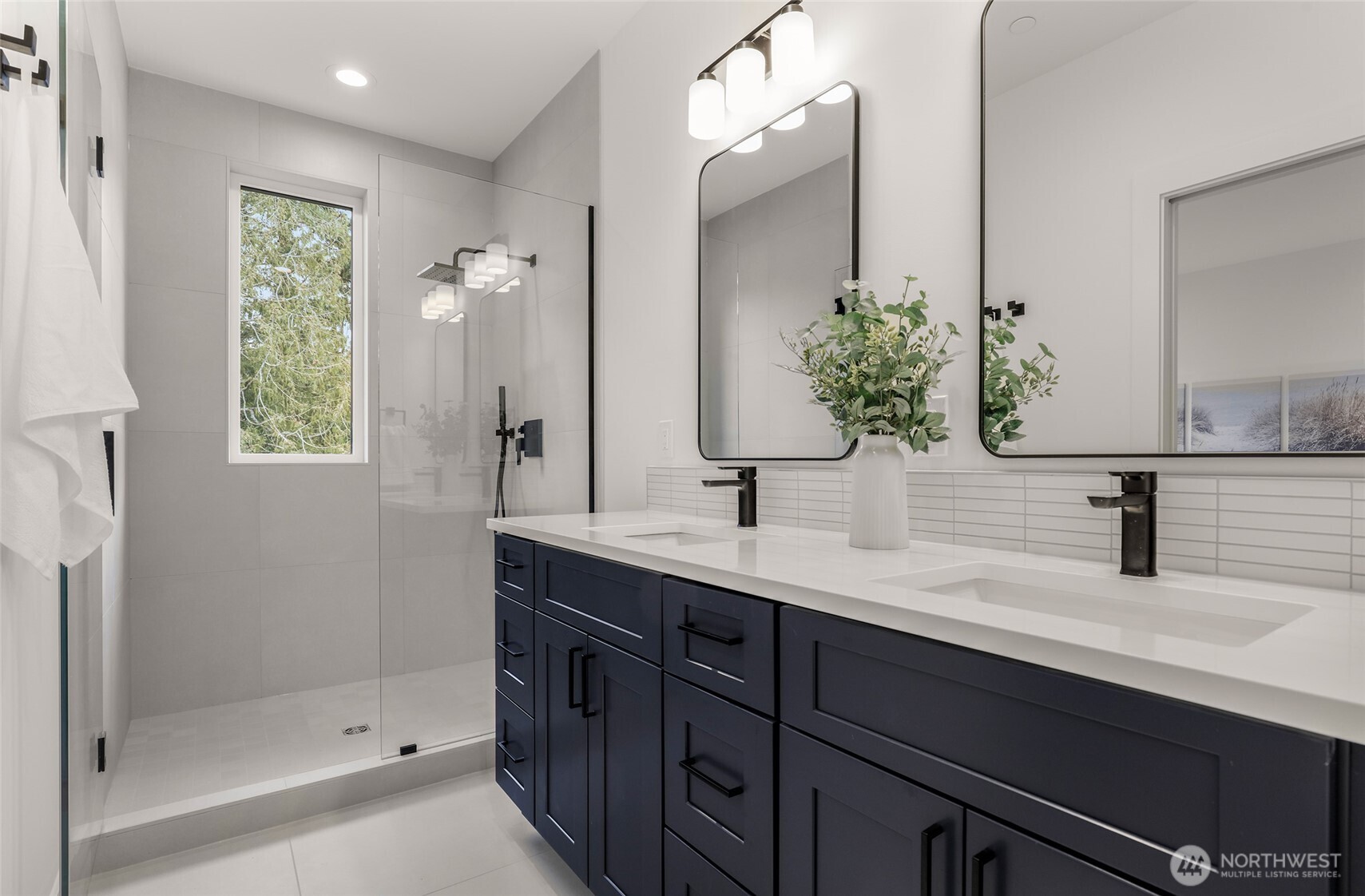 8923 166th Ave NE #102, Redmond, WA 98052