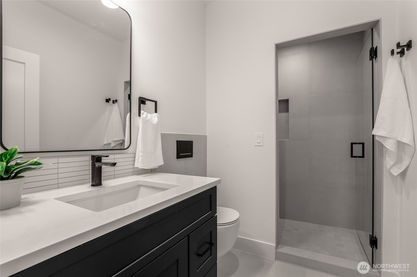 8923 166th Ave NE #102, Redmond, WA 98052