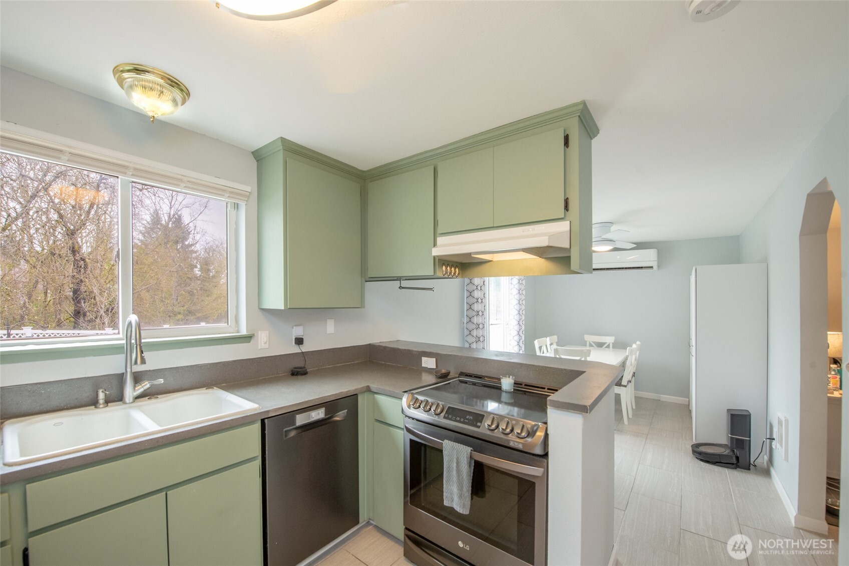 4348 E E Street , Tacoma, WA 98404