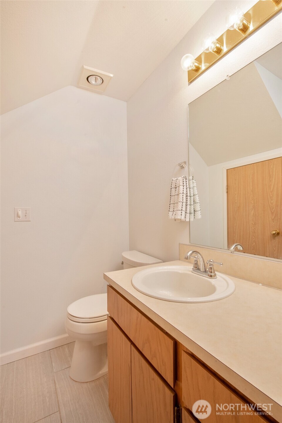 4348 E E Street , Tacoma, WA 98404