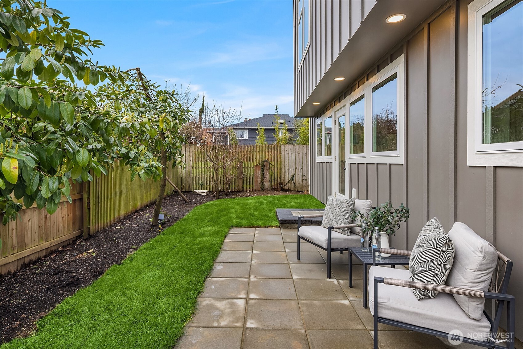 7521 12th Avenue NW, Seattle, WA 98117