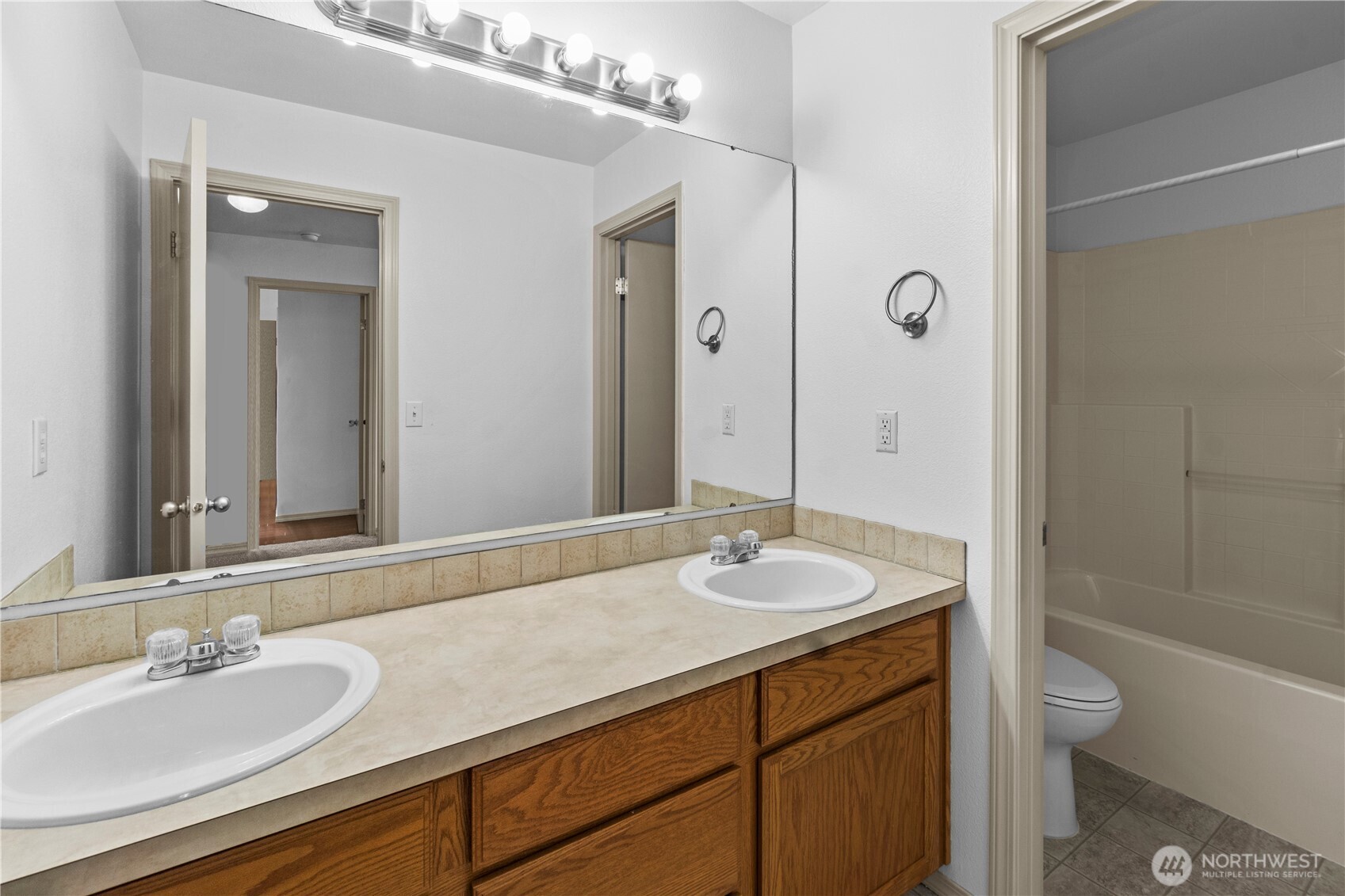 11203 6th Avenue E, Tacoma, WA 98445