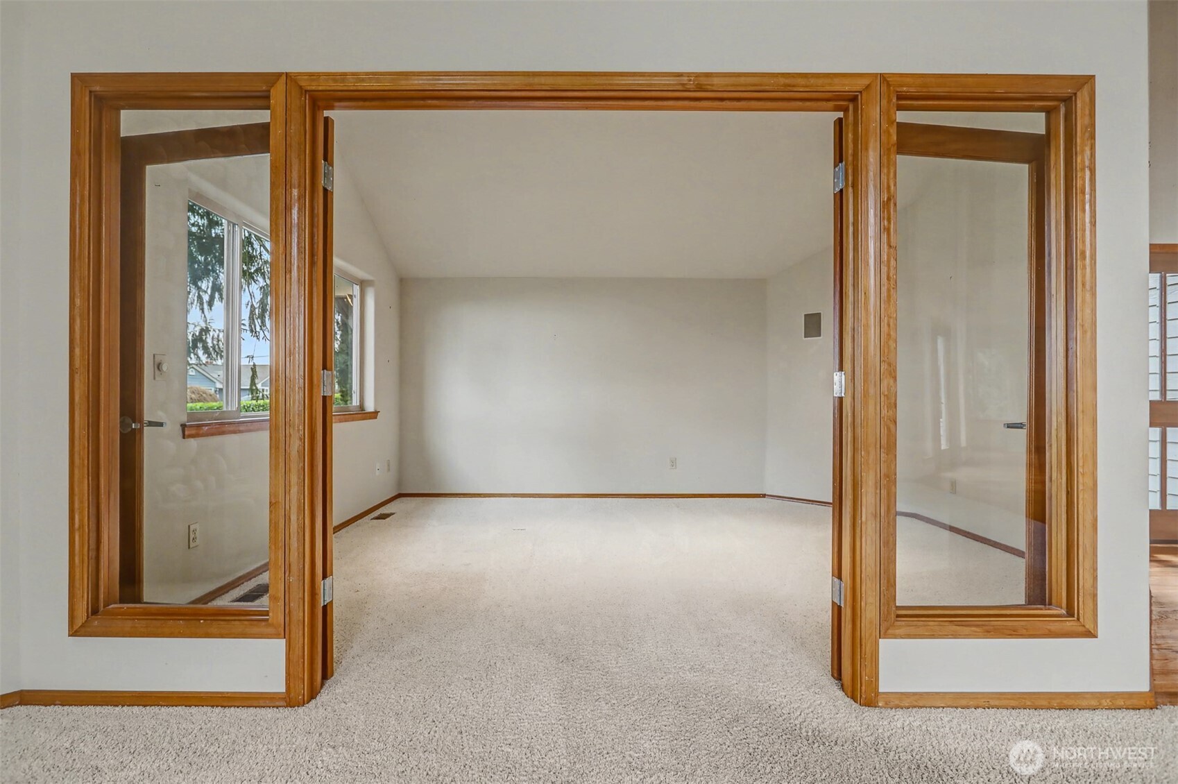 2710 Viewcrest Avenue , Everett, WA 98203