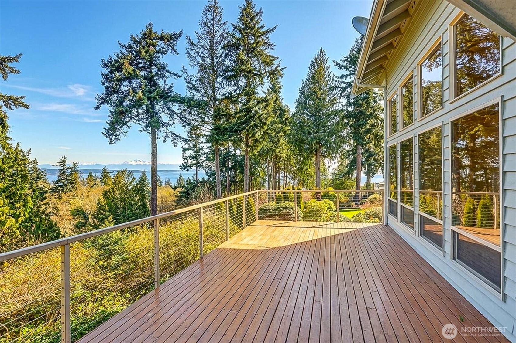 2710 Viewcrest Avenue , Everett, WA 98203