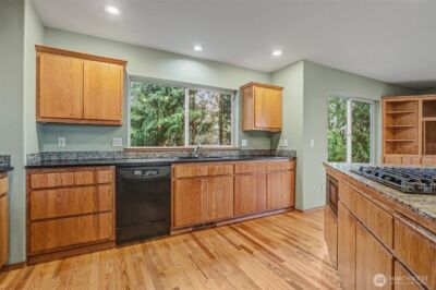 2710 Viewcrest Avenue , Everett, WA 98203 - Photo 19