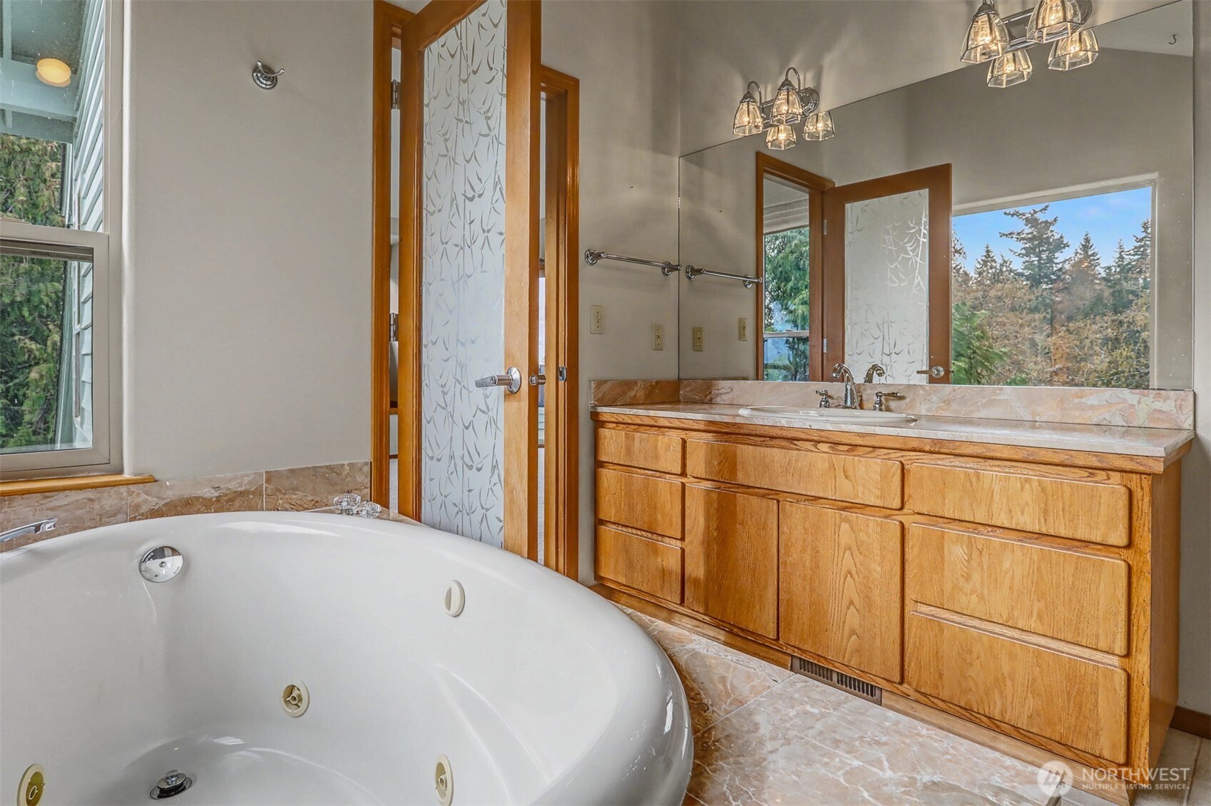 2710 Viewcrest Avenue , Everett, WA 98203