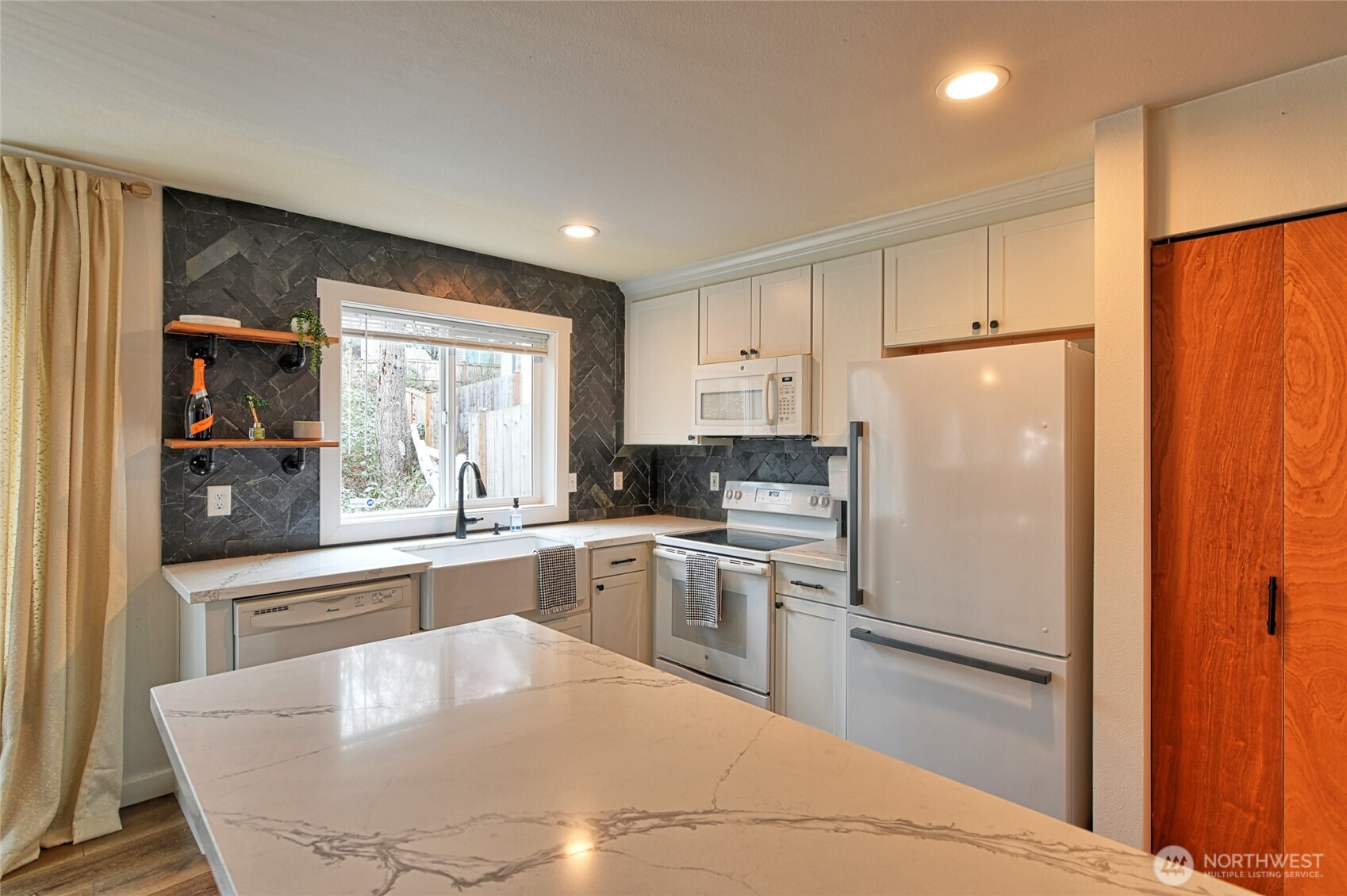 8833 1st Street NE #J-104, Lake Stevens, WA 98258