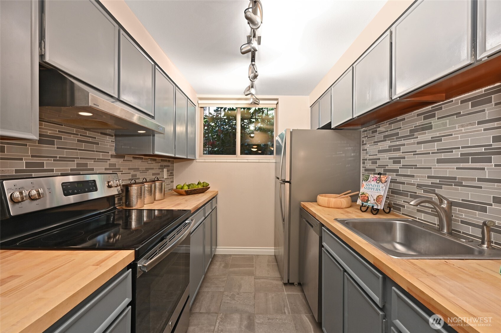 3400 25th Avenue W #101, Seattle, WA 98199