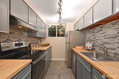 3400 25th Avenue W #101, Seattle, WA 98199 - Photo 4