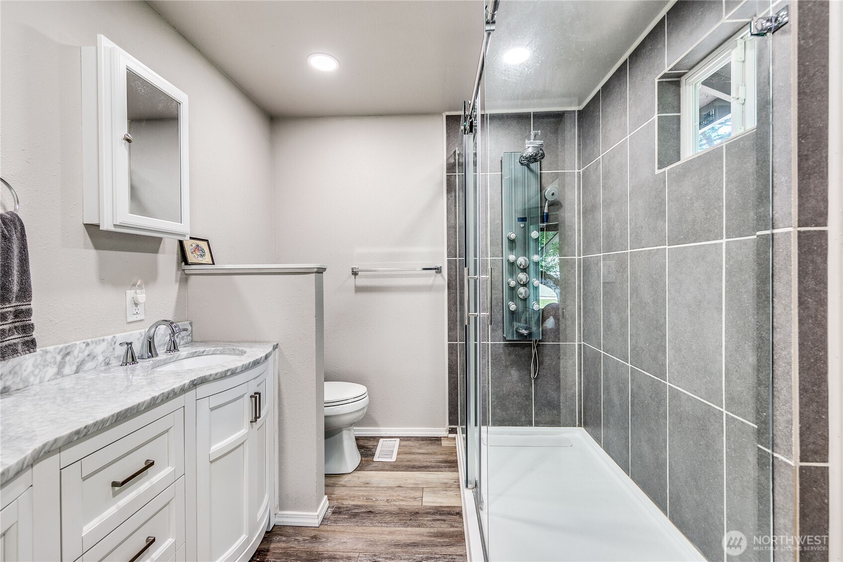 11185 Meadowlark Lane NE, Bainbridge Island, WA 98110