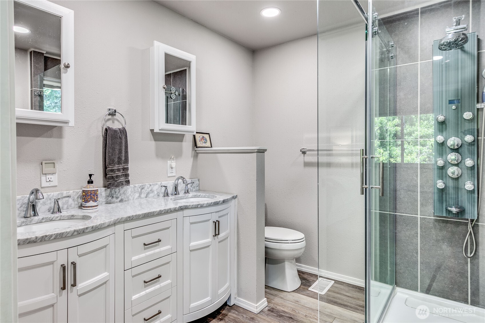 11185 Meadowlark Lane NE, Bainbridge Island, WA 98110