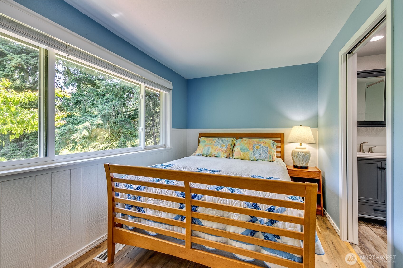 11185 Meadowlark Lane NE, Bainbridge Island, WA 98110