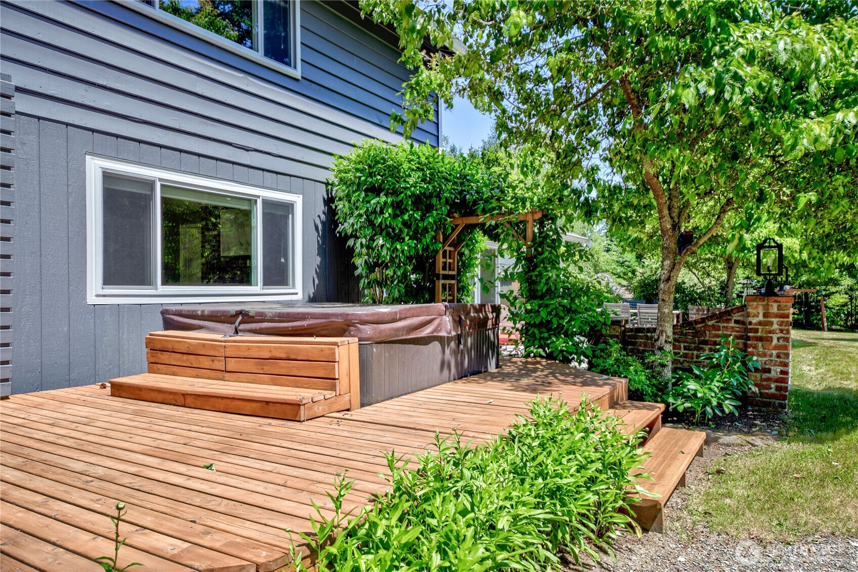 11185 Meadowlark Lane NE, Bainbridge Island, WA 98110