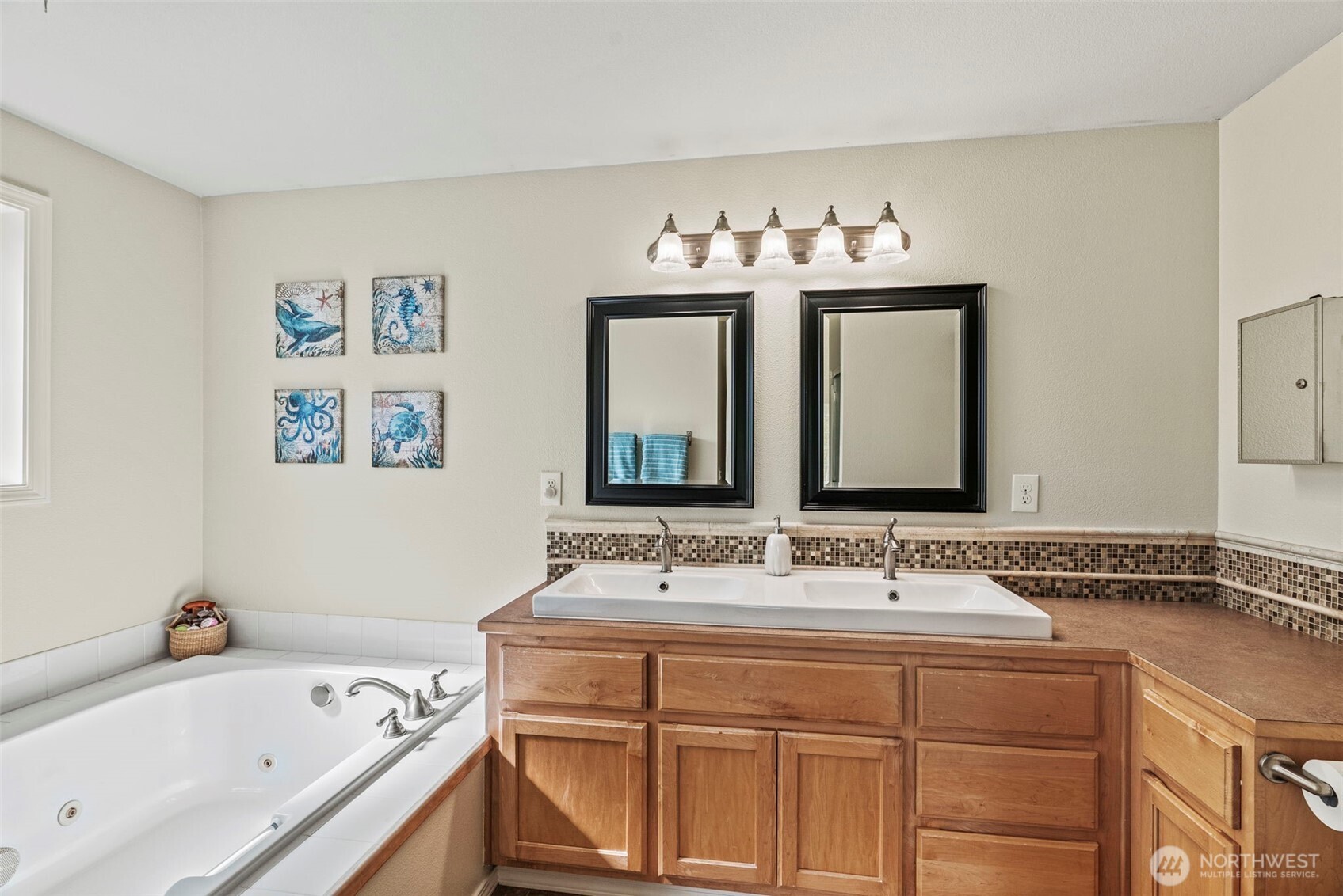 2410 N Heron Drive , Ridgefield, WA 98642