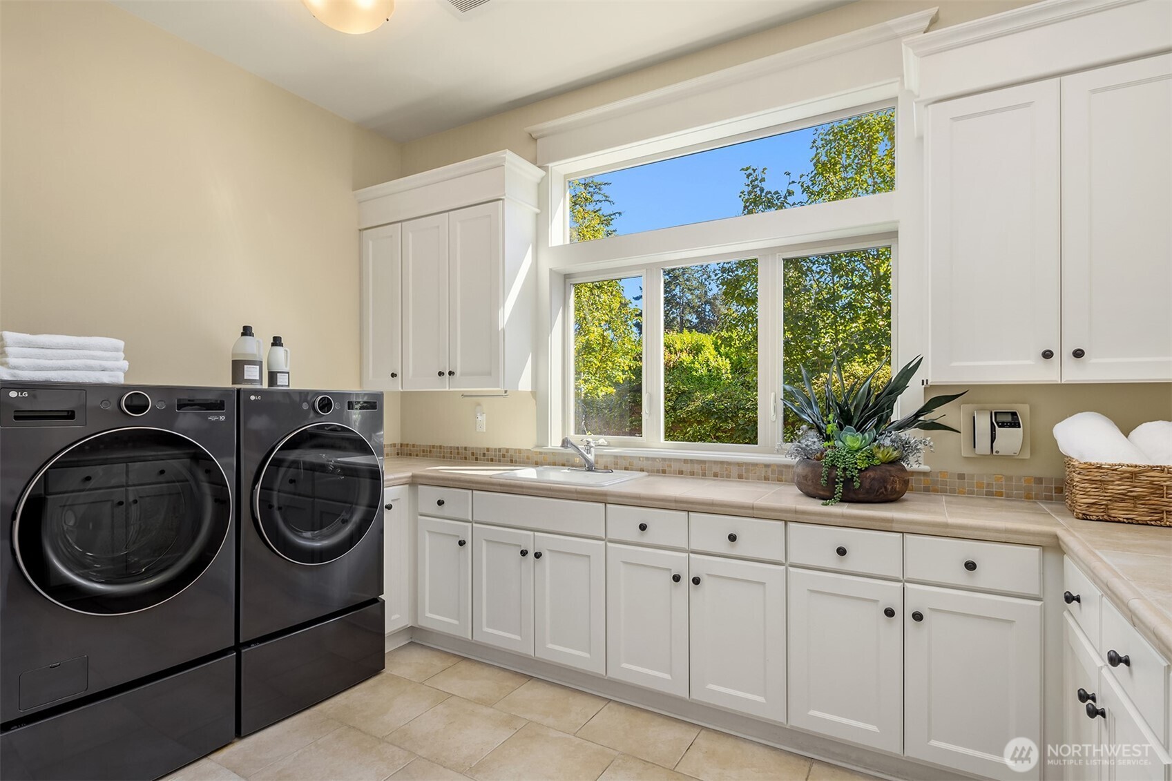 805 92nd Avenue NE, Bellevue, WA 98004