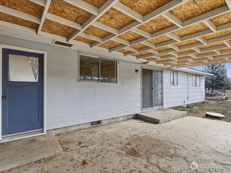 702 West Ridge Drive , Omak, WA 98841